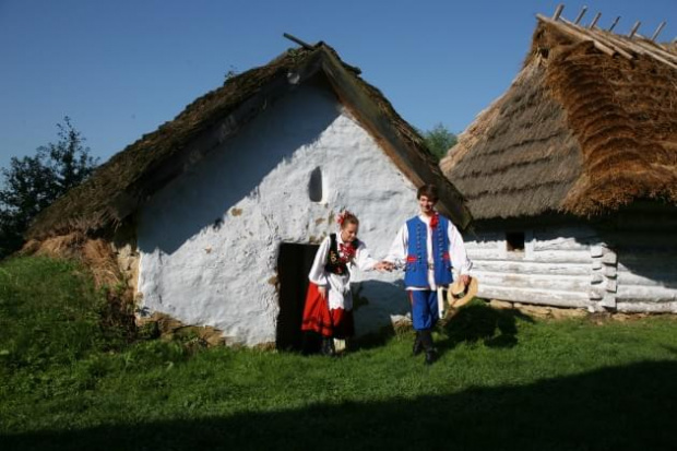 sesja fotograficzna ZTL SANOK w sanockim skansenie - sierpień2010 #sesja #skansen #ZTL #SANOK #Zespół #Tańca #Ludowego #sierpień #lato #Janusz #Podkul #Nater