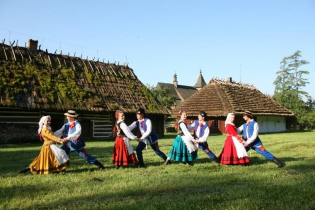 sesja fotograficzna ZTL SANOK w sanockim skansenie - sierpień2010 #sesja #skansen #ZTL #SANOK #Zespół #Tańca #Ludowego #sierpień #lato #Janusz #Podkul #Nater