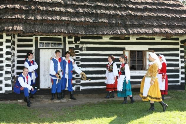 sesja fotograficzna ZTL SANOK w sanockim skansenie - sierpień2010 #sesja #skansen #ZTL #SANOK #Zespół #Tańca #Ludowego #sierpień #lato #Janusz #Podkul #Nater