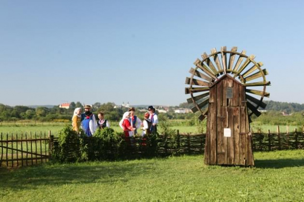 sesja fotograficzna ZTL SANOK w sanockim skansenie - sierpień2010 #sesja #skansen #ZTL #SANOK #Zespół #Tańca #Ludowego #sierpień #lato #Janusz #Podkul #Nater