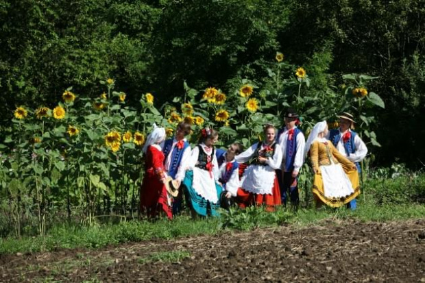 sesja fotograficzna ZTL SANOK w sanockim skansenie - sierpień2010 #sesja #skansen #ZTL #SANOK #Zespół #Tańca #Ludowego #sierpień #lato #Janusz #Podkul #Nater