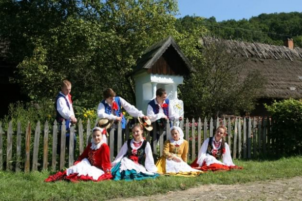 sesja fotograficzna ZTL SANOK w sanockim skansenie - sierpień2010 #sesja #skansen #ZTL #SANOK #Zespół #Tańca #Ludowego #sierpień #lato #Janusz #Podkul #Nater