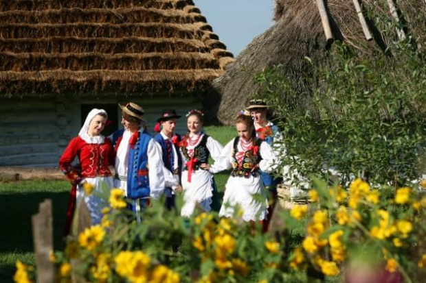 sesja fotograficzna ZTL SANOK w sanockim skansenie - sierpień2010 #sesja #skansen #ZTL #SANOK #Zespół #Tańca #Ludowego #sierpień #lato #Janusz #Podkul #Nater