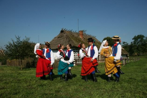 sesja fotograficzna ZTL SANOK w sanockim skansenie - sierpień2010 #sesja #skansen #ZTL #SANOK #Zespół #Tańca #Ludowego #sierpień #lato #Janusz #Podkul #Nater