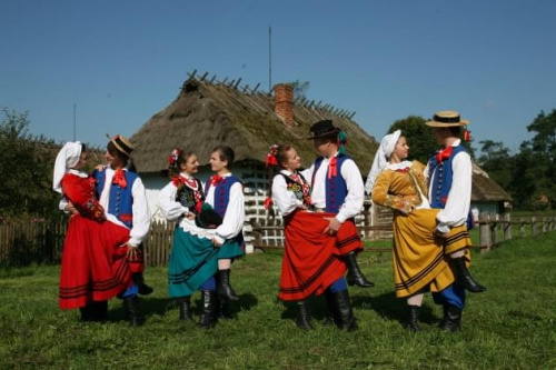 sesja fotograficzna ZTL SANOK w sanockim skansenie - sierpień2010 #sesja #skansen #ZTL #SANOK #Zespół #Tańca #Ludowego #sierpień #lato #Janusz #Podkul #Nater