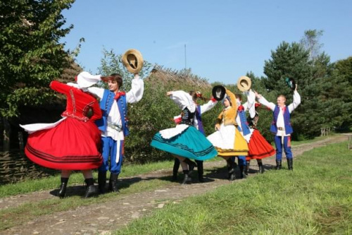 sesja fotograficzna ZTL SANOK w sanockim skansenie - sierpień2010 #sesja #skansen #ZTL #SANOK #Zespół #Tańca #Ludowego #sierpień #lato #Janusz #Podkul #Nater