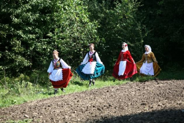 sesja fotograficzna ZTL SANOK w sanockim skansenie - sierpień2010 #sesja #skansen #ZTL #SANOK #Zespół #Tańca #Ludowego #sierpień #lato #Janusz #Podkul #Nater