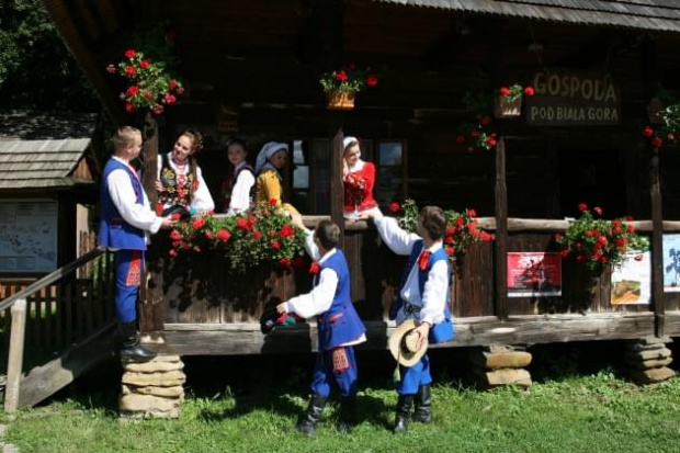 sesja fotograficzna ZTL SANOK w sanockim skansenie - sierpień2010 #sesja #skansen #ZTL #SANOK #Zespół #Tańca #Ludowego #sierpień #lato #Janusz #Podkul #Nater