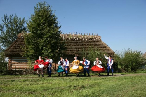 sesja fotograficzna ZTL SANOK w sanockim skansenie - sierpień2010 #sesja #skansen #ZTL #SANOK #Zespół #Tańca #Ludowego #sierpień #lato #Janusz #Podkul #Nater