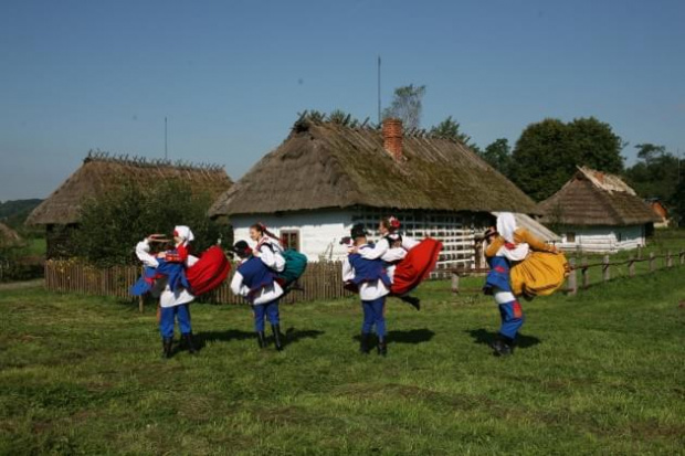 sesja fotograficzna ZTL SANOK w sanockim skansenie - sierpień2010 #sesja #skansen #ZTL #SANOK #Zespół #Tańca #Ludowego #sierpień #lato #Janusz #Podkul #Nater