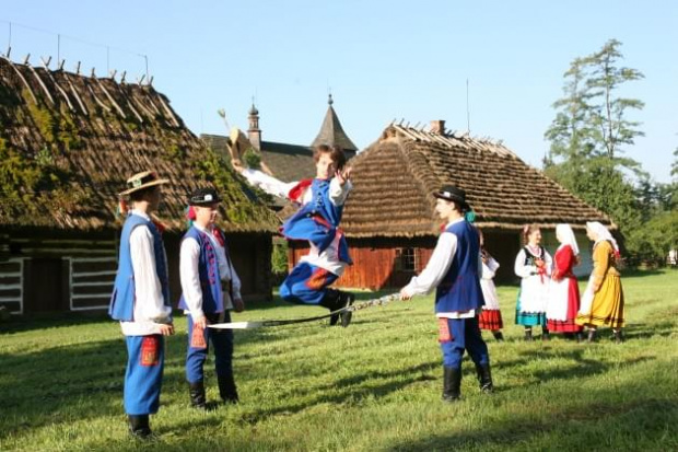 sesja fotograficzna ZTL SANOK w sanockim skansenie - sierpień2010 #sesja #skansen #ZTL #SANOK #Zespół #Tańca #Ludowego #sierpień #lato #Janusz #Podkul #Nater