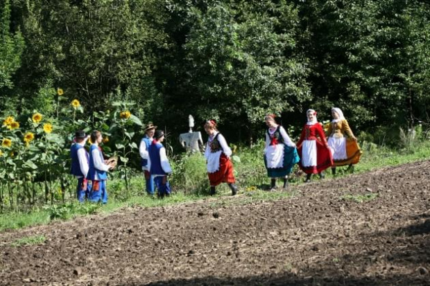 sesja fotograficzna ZTL SANOK w sanockim skansenie - sierpień2010 #sesja #skansen #ZTL #SANOK #Zespół #Tańca #Ludowego #sierpień #lato #Janusz #Podkul #Nater