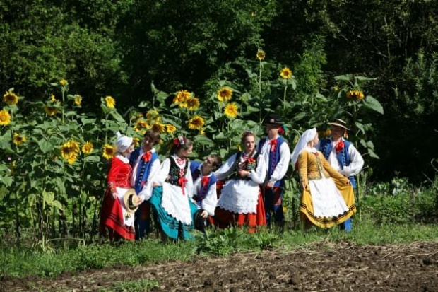 sesja fotograficzna ZTL SANOK w sanockim skansenie - sierpień2010 #sesja #skansen #ZTL #SANOK #Zespół #Tańca #Ludowego #sierpień #lato #Janusz #Podkul #Nater