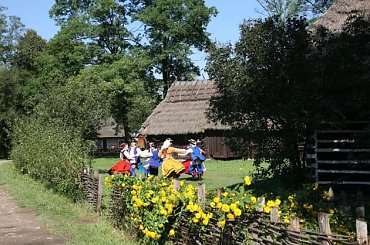 sesja fotograficzna ZTL SANOK w sanockim skansenie - sierpień2010 #sesja #skansen #ZTL #SANOK #Zespół #Tańca #Ludowego #sierpień #lato #Janusz #Podkul #Nater