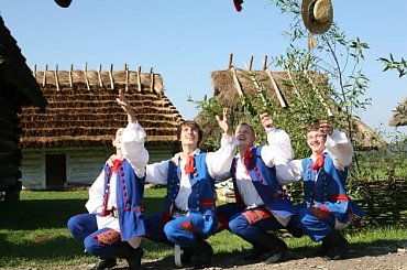 sesja fotograficzna ZTL SANOK w sanockim skansenie - sierpień2010 #sesja #skansen #ZTL #SANOK #Zespół #Tańca #Ludowego #sierpień #lato #Janusz #Podkul #Nater