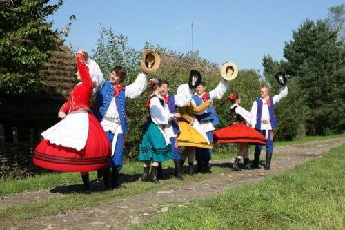 sesja fotograficzna ZTL SANOK w sanockim skansenie - sierpień2010 #sesja #skansen #ZTL #SANOK #Zespół #Tańca #Ludowego #sierpień #lato #Janusz #Podkul #Nater