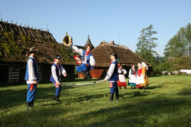 sesja fotograficzna ZTL SANOK w sanockim skansenie - sierpień2010 #sesja #skansen #ZTL #SANOK #Zespół #Tańca #Ludowego #sierpień #lato #Janusz #Podkul #Nater