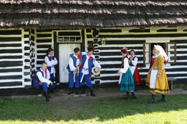 sesja fotograficzna ZTL SANOK w sanockim skansenie - sierpień2010 #sesja #skansen #ZTL #SANOK #Zespół #Tańca #Ludowego #sierpień #lato #Janusz #Podkul #Nater