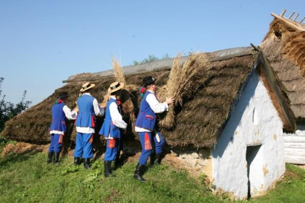 sesja fotograficzna ZTL SANOK w sanockim skansenie - sierpień2010 #sesja #skansen #ZTL #SANOK #Zespół #Tańca #Ludowego #sierpień #lato #Janusz #Podkul #Nater