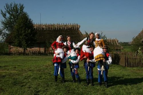 sesja fotograficzna ZTL SANOK w sanockim skansenie - sierpień2010 #sesja #skansen #ZTL #SANOK #Zespół #Tańca #Ludowego #sierpień #lato #Janusz #Podkul #Nater