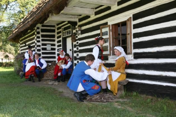 sesja fotograficzna ZTL SANOK w sanockim skansenie - sierpień2010 #sesja #skansen #ZTL #SANOK #Zespół #Tańca #Ludowego #sierpień #lato #Janusz #Podkul #Nater