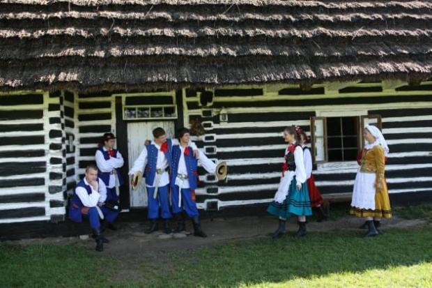 sesja fotograficzna ZTL SANOK w sanockim skansenie - sierpień2010 #sesja #skansen #ZTL #SANOK #Zespół #Tańca #Ludowego #sierpień #lato #Janusz #Podkul #Nater