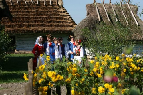 sesja fotograficzna ZTL SANOK w sanockim skansenie - sierpień2010 #sesja #skansen #ZTL #SANOK #Zespół #Tańca #Ludowego #sierpień #lato #Janusz #Podkul #Nater