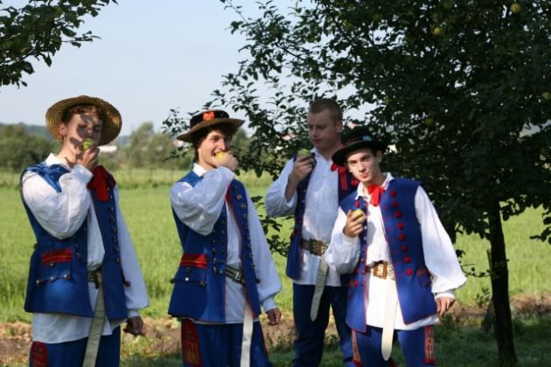 sesja fotograficzna ZTL SANOK w sanockim skansenie - sierpień2010 #sesja #skansen #ZTL #SANOK #Zespół #Tańca #Ludowego #sierpień #lato #Janusz #Podkul #Nater