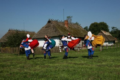 sesja fotograficzna ZTL SANOK w sanockim skansenie - sierpień2010 #sesja #skansen #ZTL #SANOK #Zespół #Tańca #Ludowego #sierpień #lato #Janusz #Podkul #Nater