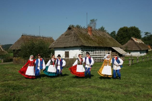 sesja fotograficzna ZTL SANOK w sanockim skansenie - sierpień2010 #sesja #skansen #ZTL #SANOK #Zespół #Tańca #Ludowego #sierpień #lato #Janusz #Podkul #Nater