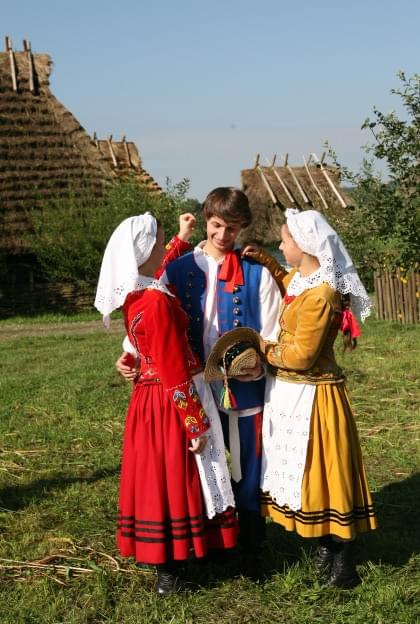 sesja fotograficzna ZTL SANOK w sanockim skansenie - sierpień2010 #sesja #skansen #ZTL #SANOK #Zespół #Tańca #Ludowego #sierpień #lato #Janusz #Podkul #Nater