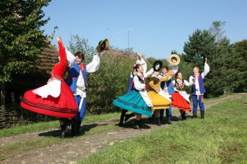 sesja fotograficzna ZTL SANOK w sanockim skansenie - sierpień2010 #sesja #skansen #ZTL #SANOK #Zespół #Tańca #Ludowego #sierpień #lato #Janusz #Podkul #Nater