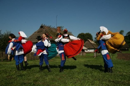 sesja fotograficzna ZTL SANOK w sanockim skansenie - sierpień2010 #sesja #skansen #ZTL #SANOK #Zespół #Tańca #Ludowego #sierpień #lato #Janusz #Podkul #Nater