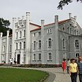 Drzeczkowo - bardzo okazały pałac neogotycki zbudowany w połowie XIX wieku zapewne dla Józefa Objezierskiego .