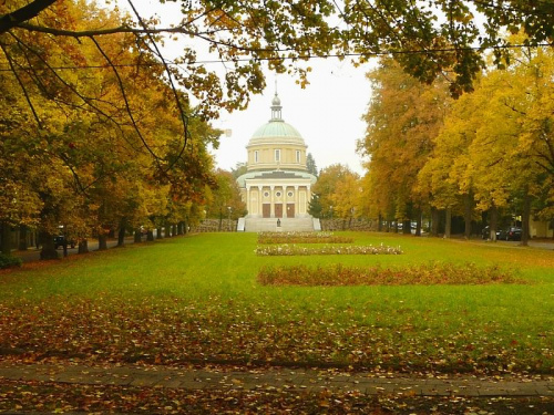 Poznań - Sołacz , kościół w jesiennym otoczeniu. #kościoły #krajobrazy
