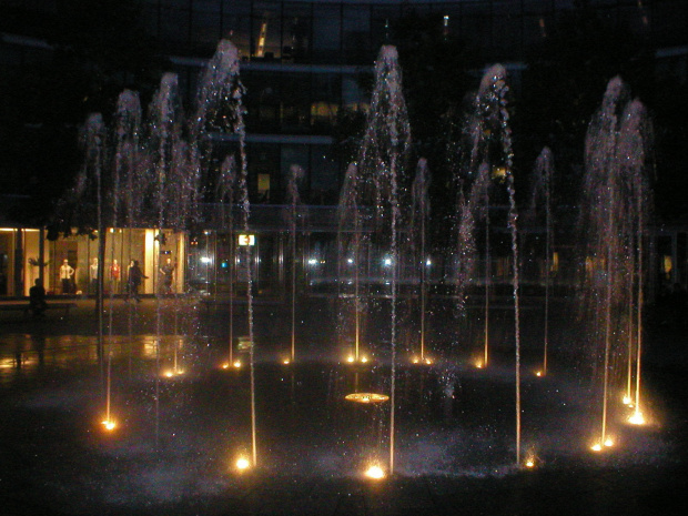Warszawa-ciekawa fontanna