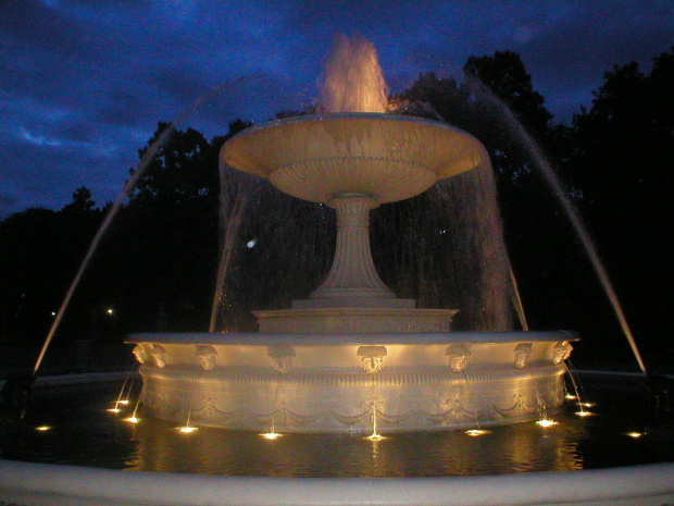 Warszawa-fontanna w Parku Saskim. Piękna!