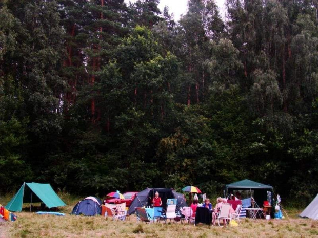 na biwaku na Pojezierzu Drawskim ...to jeszcze nie wszystkie namioty !....jedna wielka rodzina ... :))))