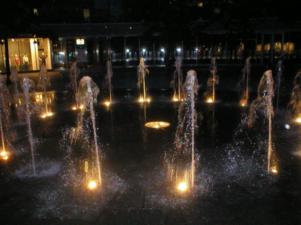 Warszawa-ciekawa fontanna