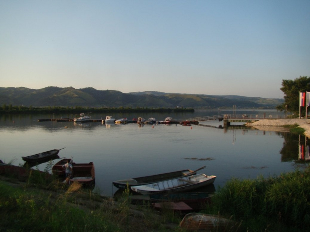 Serbia.Dunaj.Srebreno Jezero (Srebrne Jezioro) Po drugiej stronie Rumunia.