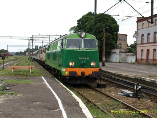 SU45-089 wjeżdża z połączonymi składami pociągów Doker i Krakowianka z Kołobrzegu do Katowic i Krakowa. #katastrofa #kolej #lato #objazdy #Piła #SU45 #PKP