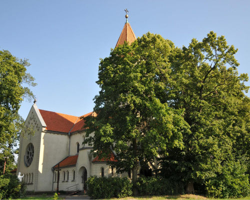 Kościół w Wirach pod Poznaniem, w stylu neoromańskim