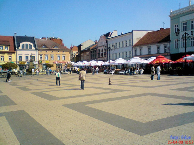 Wiosną na rynku pod parasolem :)