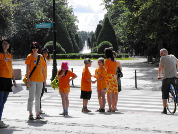 Szlakiem białostockich fontann, AKTYWNI Z NATURY - Wakacje na ekotrasie, Centrum Edukacji Obywatewlskiej - wolontariusze ze Stowarzyszenia www.jedenswiat.ngobs.pl