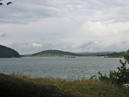 Jezioro Solińskie i widok na zaporę od strony Polańczyka #Solina #ZalewSoliński #JezioroSolińskie #Polańczyk #zapora