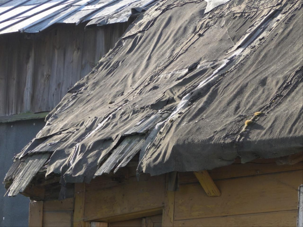 Stare #stare #dach #smoła #dom #drewno