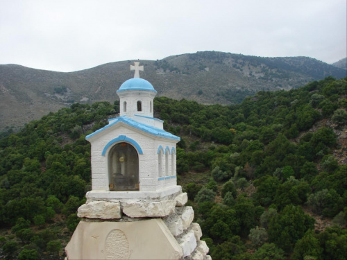 gdzieś na trasie , kapliczka w górach Lefki Ori #Kreta #JezioraKournaLake #Vrises #góry #LefkaOri