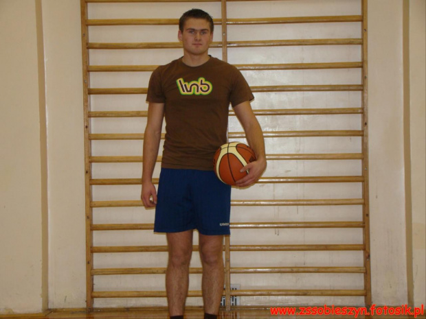 Okres przedświąteczny stał się okazją do spotkania koszykarzy ULKS Brzozowiak z drużyną Absolwentów #Sobieszyn #Brzozowa