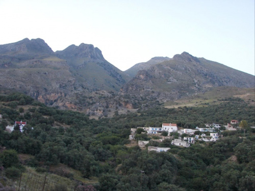 powrót o zachodzie słońca z Frangokostello - male osady ukryte w zieleni u podnóża Lefka Ori #Kreta #południe #Frangokastello #kanion