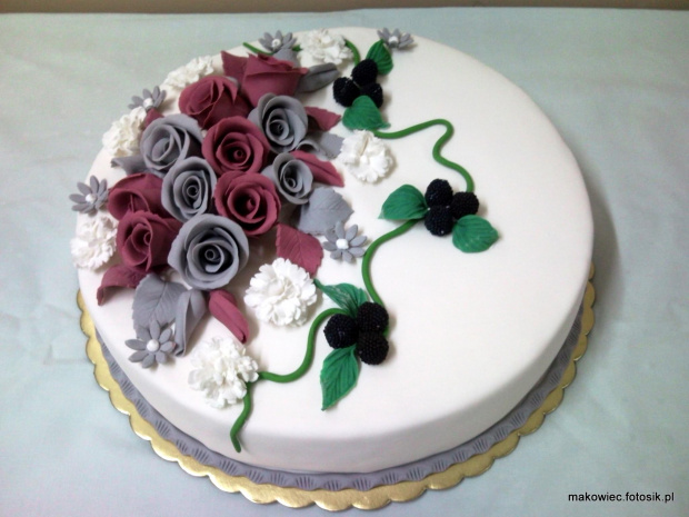 Okazjonalny torcik #tort #urodziny #firma #okazja #jeżyny